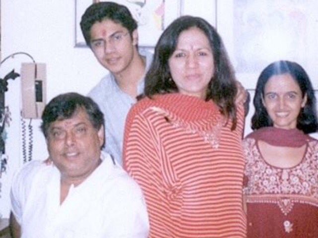 Varun dhawan with mother Karuna and father David Dhawan