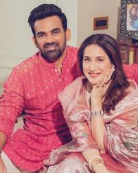 Zaheer Can with wife Sagarika Ghatghe