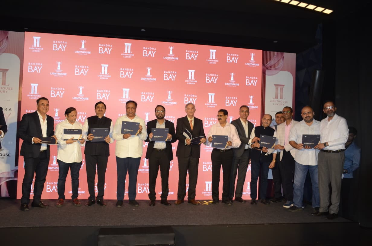 Mumbai’s Bandra Bay is set to become India’s most iconic waterfront development, unlocking over ₹1 lakh crore in luxury real estate. Backed by global-scale infrastructure and limited supply, it’s the city’s answer to Palm Jumeirah and Marina Bay.