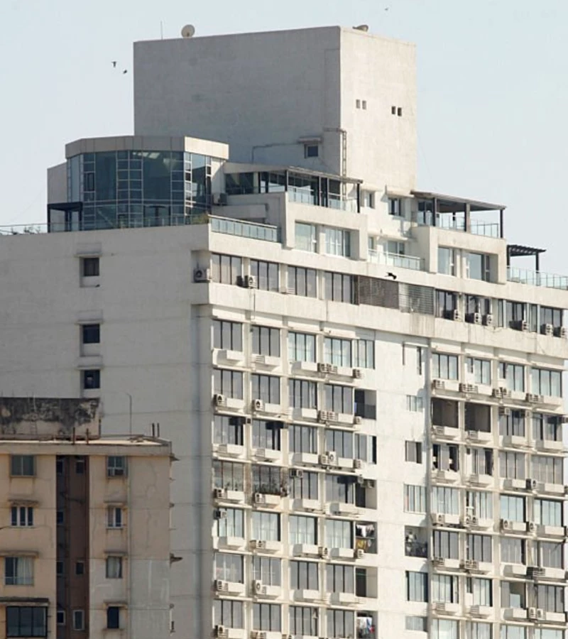 A shop/office in Madhuli (Worli) — the building once occupied by Harshad Mehta — changed hands for ₹5.8 crore (≈1,344 sq.ft), implying a market rate of about ₹43,142/sq.ft and offering a fresh benchmark for prime Worli properties.