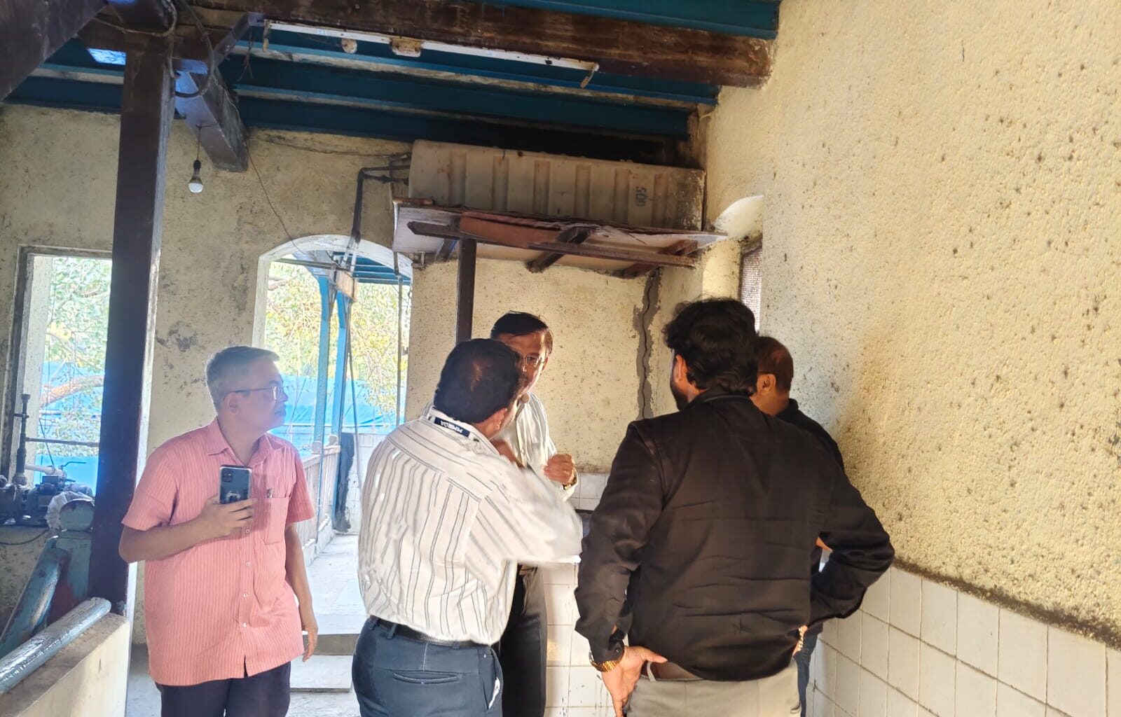 Piling work on the Elphinstone Bridge redevelopment project was halted after nearly 50 residents protested, citing fear that vibrations could damage their century-old buildings. MMRDA and VJTI experts have now stepped in with real-time vibration monitoring and safety measures to reassure locals.