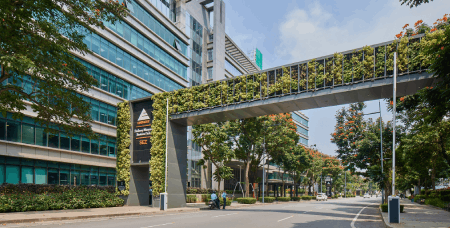 EAAA Alternatives has acquired nearly 3.76 lakh sq ft of office space at Greenheart Tech Park within Embassy Manyata Business Park, Bengaluru, for ₹530 crore. The deal strengthens the Rental Yield Plus Fund’s footprint in one of India’s largest and most resilient commercial office hubs.