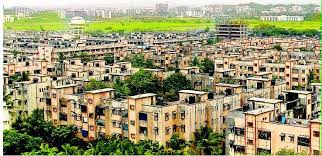 The Bombay High Court has ruled that occupants of government land whose leases expired decades ago cannot demand alternate commercial premises of equivalent size after demolition for public projects, limiting rehabilitation strictly to Slum Rehabilitation Authority norms.