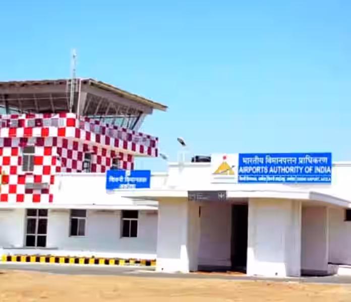 The Maharashtra government has approved ₹189.53 crore for acquiring 22.24 hectares of land to expand Akola Airport’s runway to 1,800 metres, shifting from direct purchase to legal acquisition for faster execution.
